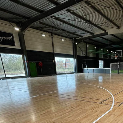 1 terrain de Basket